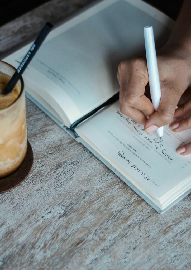 Illustration du podcast La Nébuleuse dédiée à l’introspection et au bien-être mental