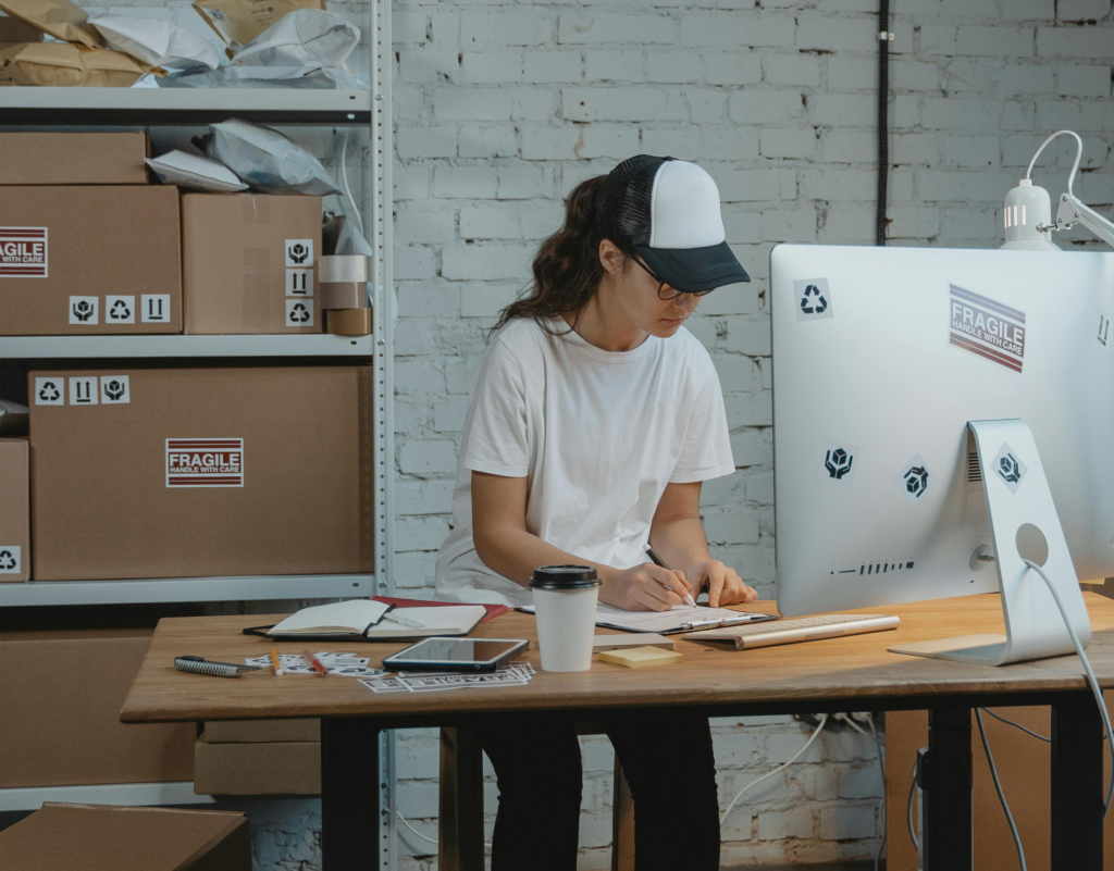 Préparation des commandes et gestion des stocks – page Livraison & Retour La Nébuleuse