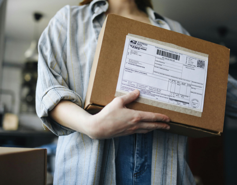 Réception d’un colis – page Livraison & Retour La Nébuleuse